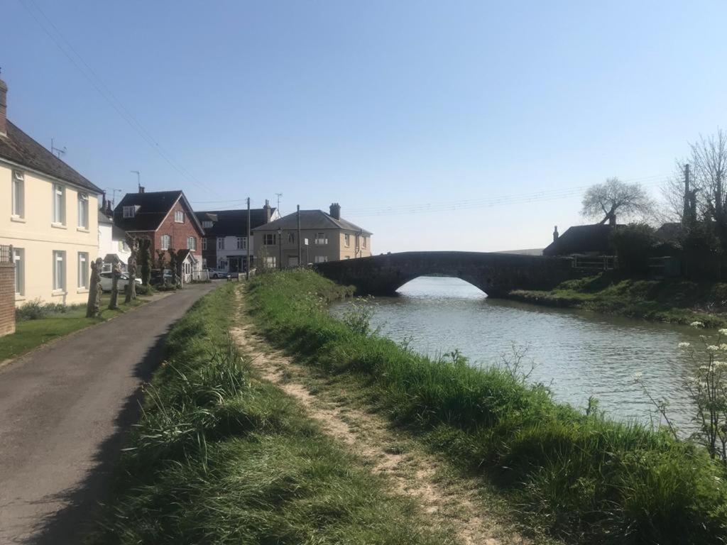 Delightful Cottage On The River Adur Close To Brighton & The Downs No Dogs Sorry Upper Beeding Exterior photo