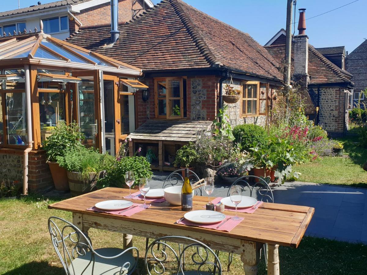 Delightful Cottage On The River Adur Close To Brighton & The Downs No Dogs Sorry Upper Beeding Exterior photo